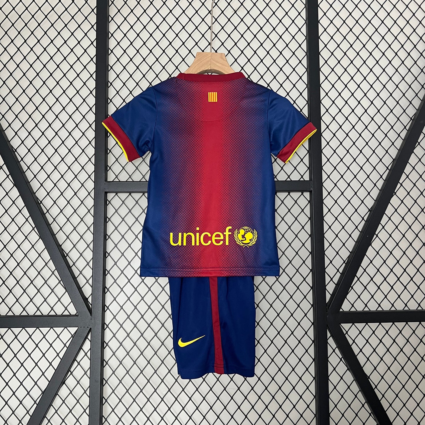 Conjunto niños Barcelona Local 2012/13 Retro