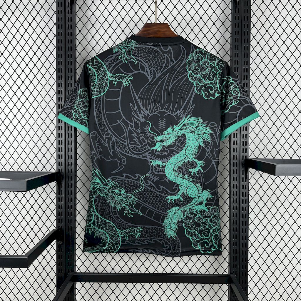 Real Madrid Edición Dragón Negro y Verde 2025/26 Versión Fan