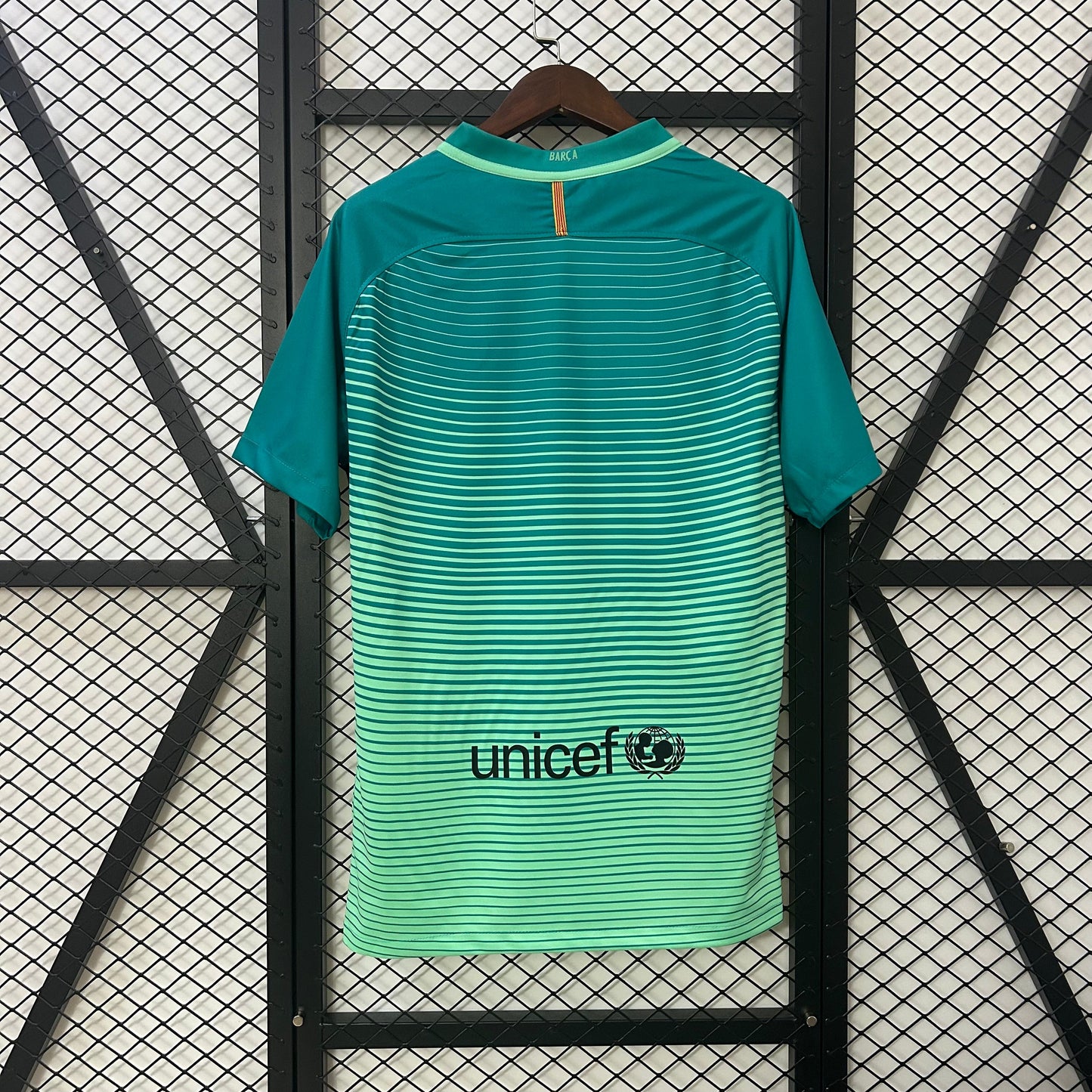 Camiseta FC Barcelona Retro Tercera 2016/17 Versión Fan