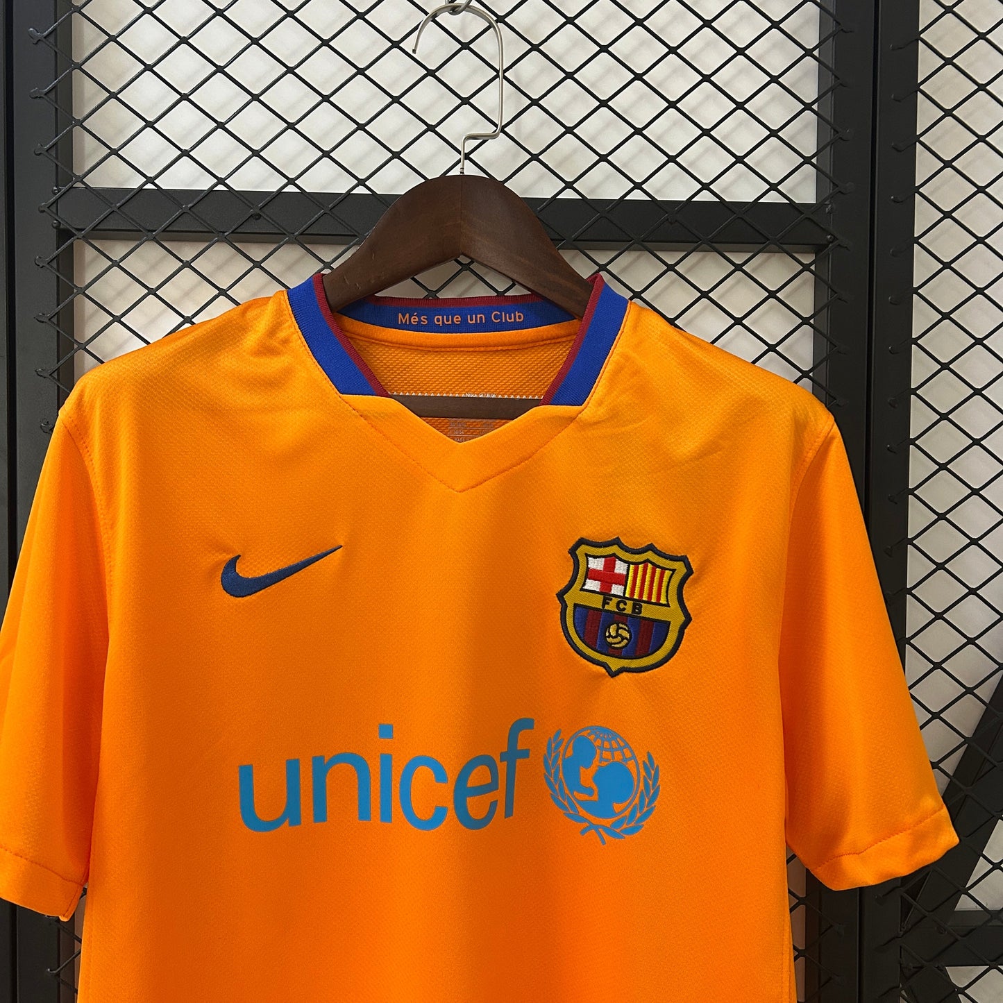 Camiseta FC Barcelona Visita Retro 2006/07 Versión Fan