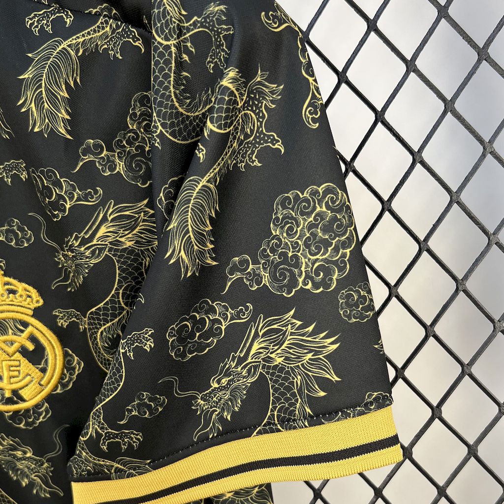 Real Madrid Edición Golden Dragon 2025/26 Versión Fan