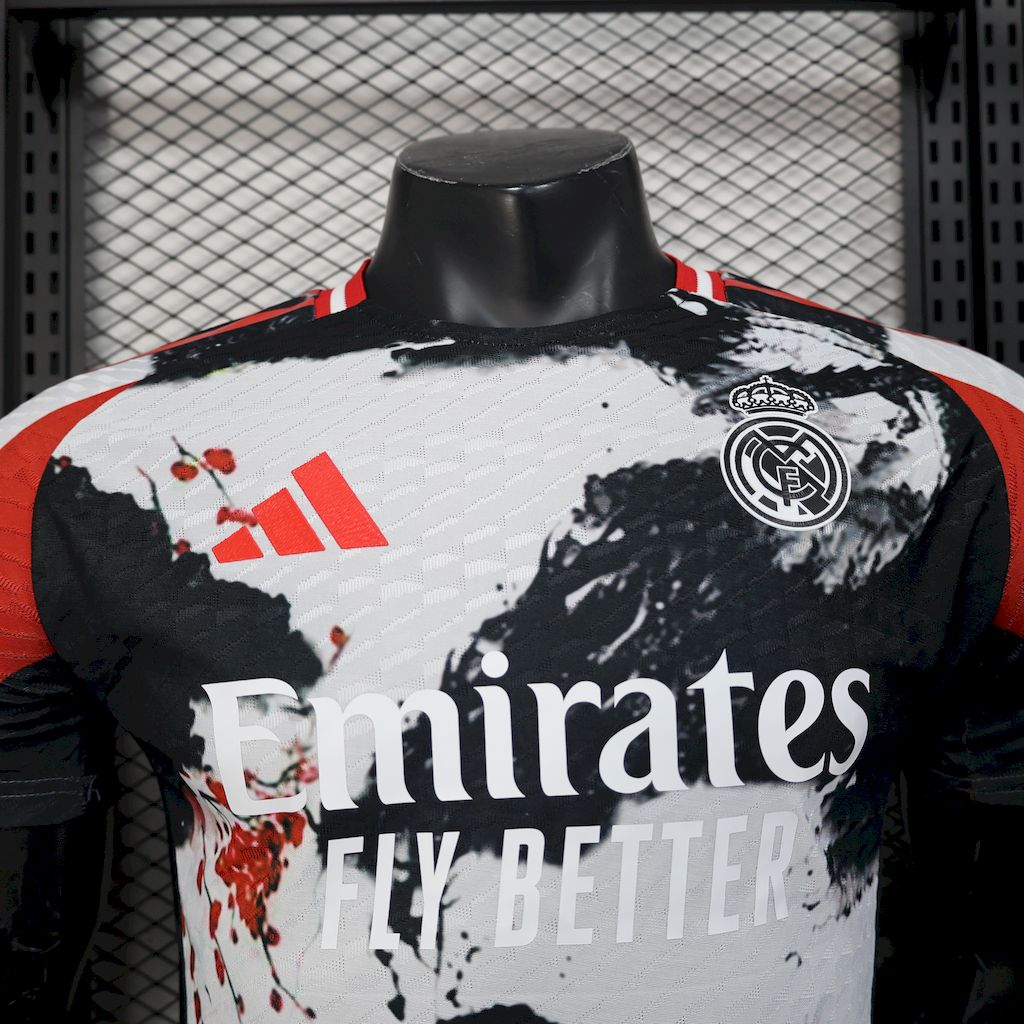 Real Madrid Edición Ink Painting 2025/26 Versión Jugador