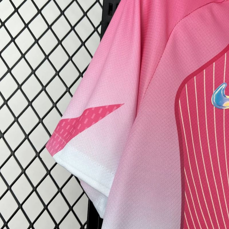 Camiseta FC Barcelona Edición Especial Rosa Oscuro 2025/26 Versión Fan