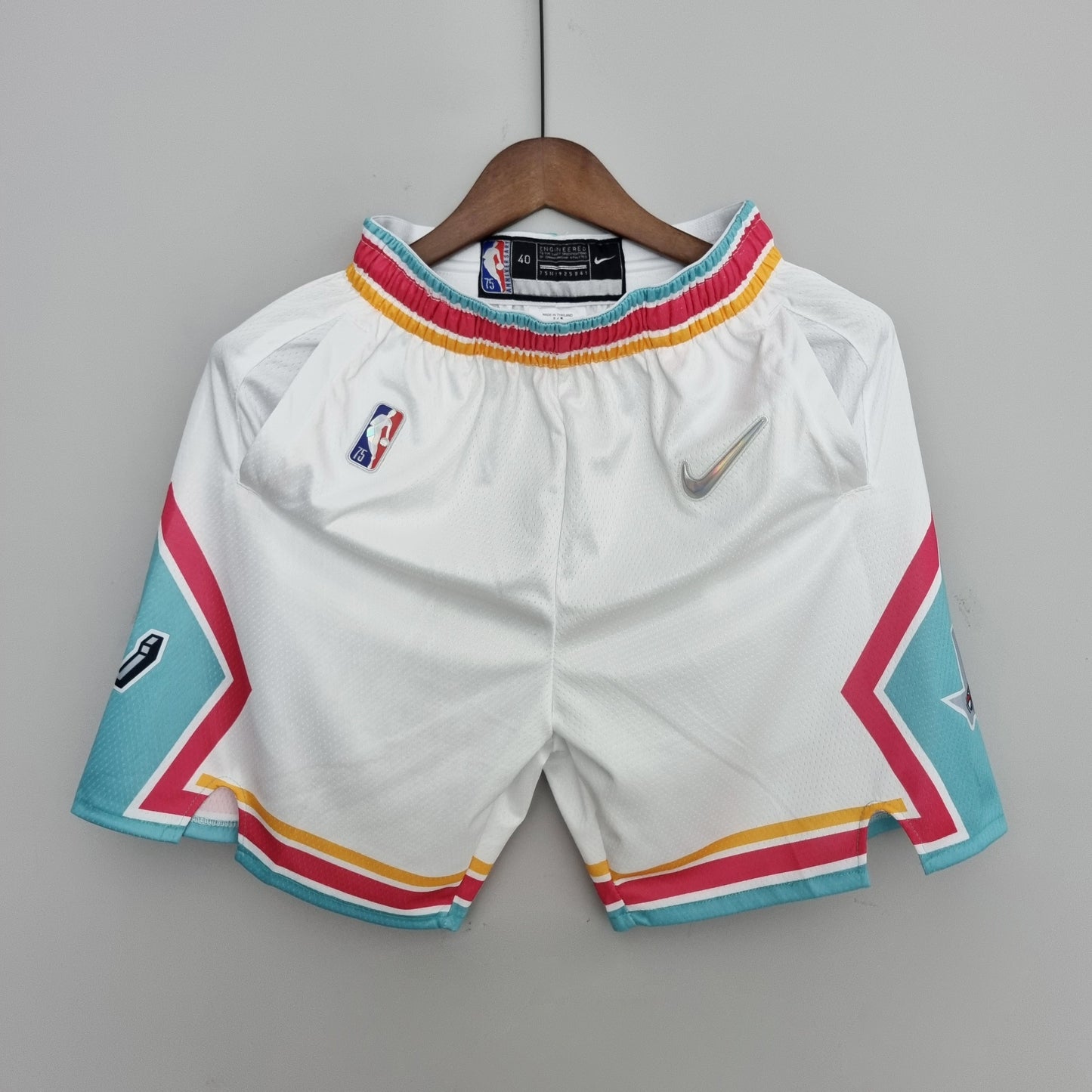 Camiseta San Antonio Spurs "Urban Edition" Shorts Blancos