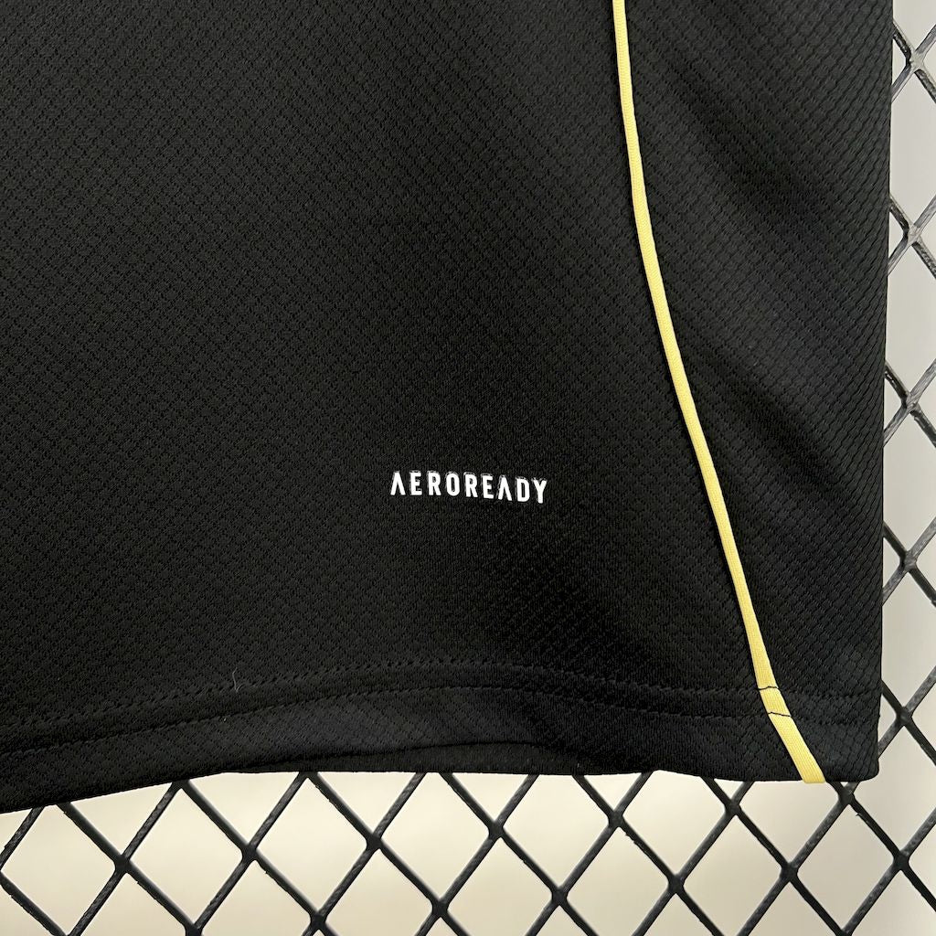 Camiseta Liverpool "Negro Dorado" 2025/26 Versión Fan