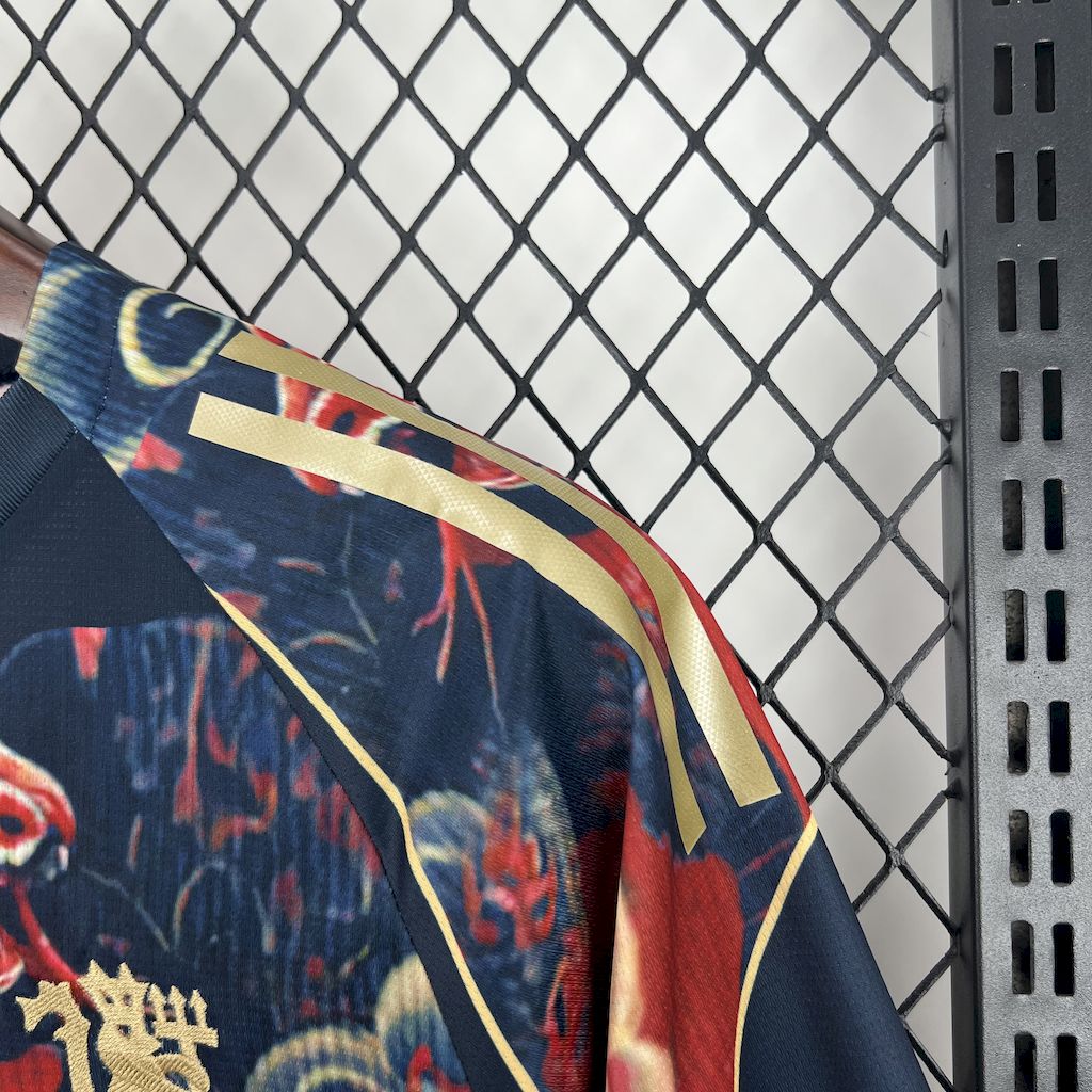 Camiseta Manchester United "Red Snake" 2025/26 Versión Fan