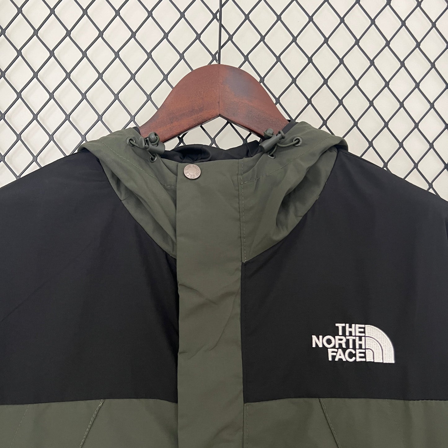 Cortavientos The North Face  dark green 2024/25