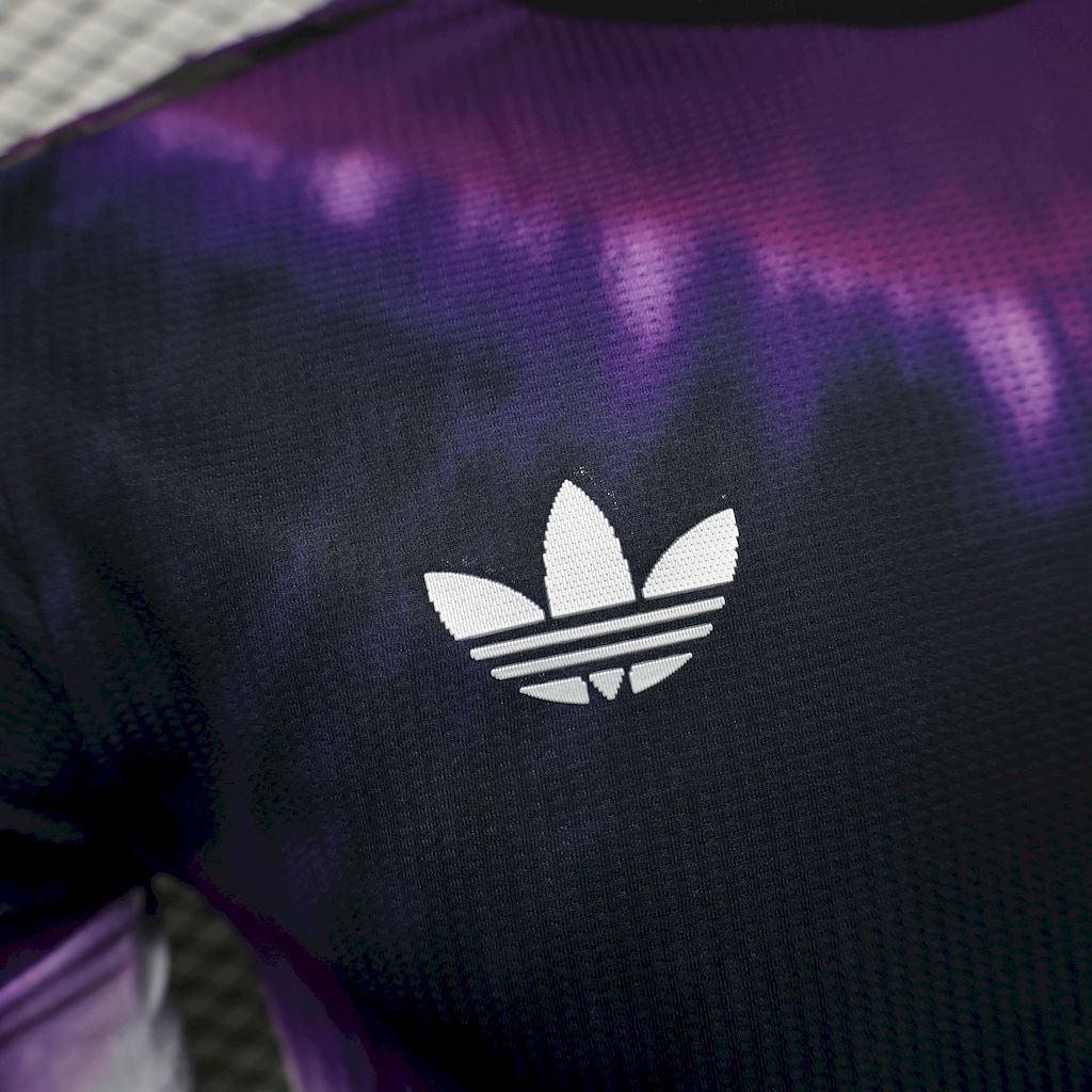 Real Madrid Edición Especial Negro y Morado 2025/26 Versión Jugador