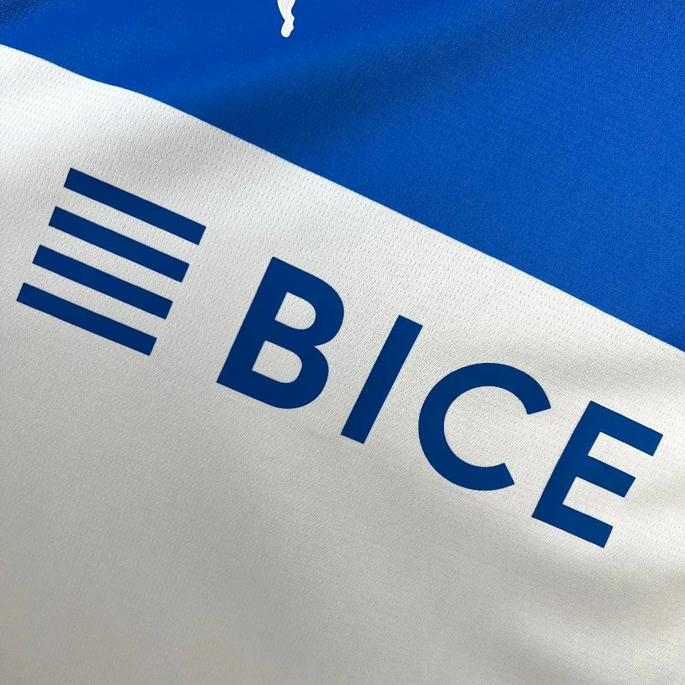 Camiseta Universidad Católica Local 2025 Versión Fan